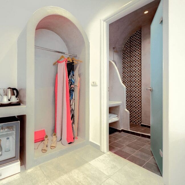 Arched open wardrobe and minibar nook in the Suite with Indoor Hot Tub